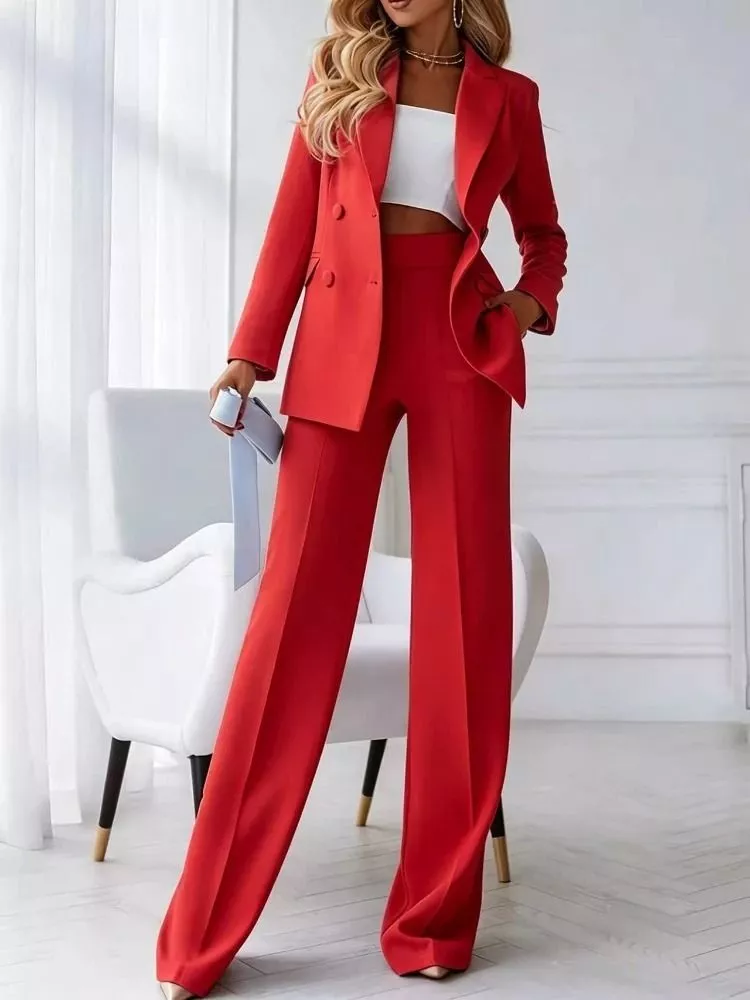 Completo donna giacca e pantaloni rosso abbinato a top bianco